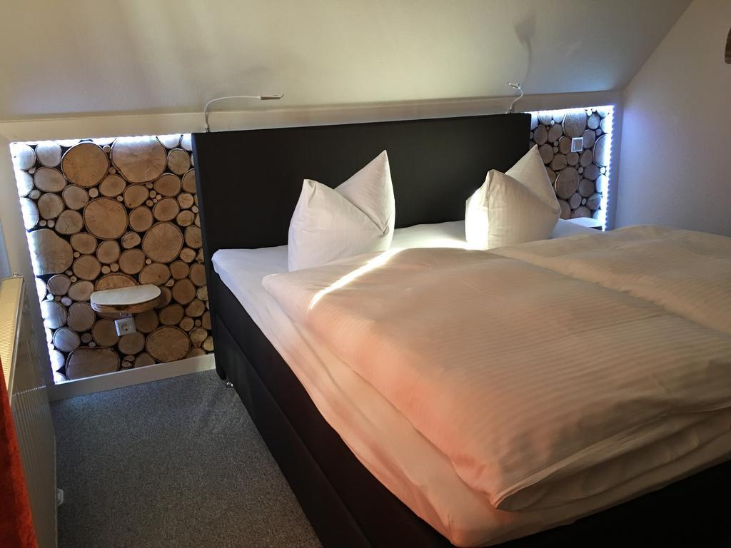 Hof Kranichstein Hotel Kluis ภายนอก รูปภาพ